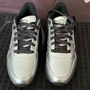 Brand new silver and black classic Reebok’s size 6 women